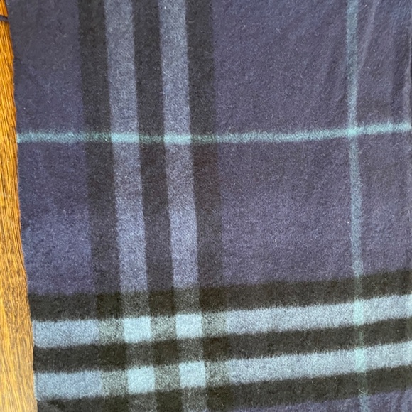 Burberry Medium Navy Plaid Reversible Cashmere Fringe Scarf - Picture 4 of 6